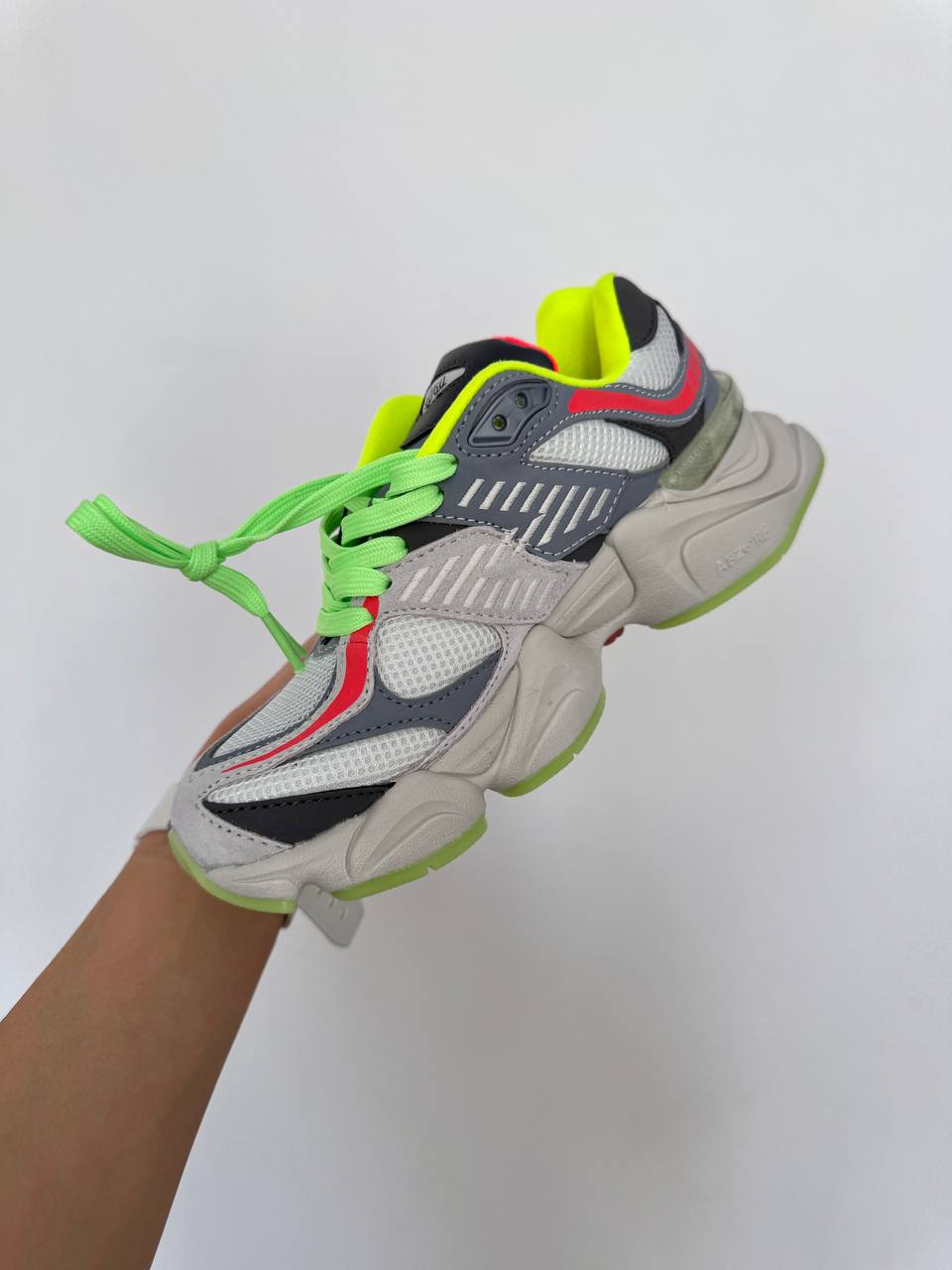 NEW BALANCE 9060 « LIGHT GREY / ACID GREEN » premium