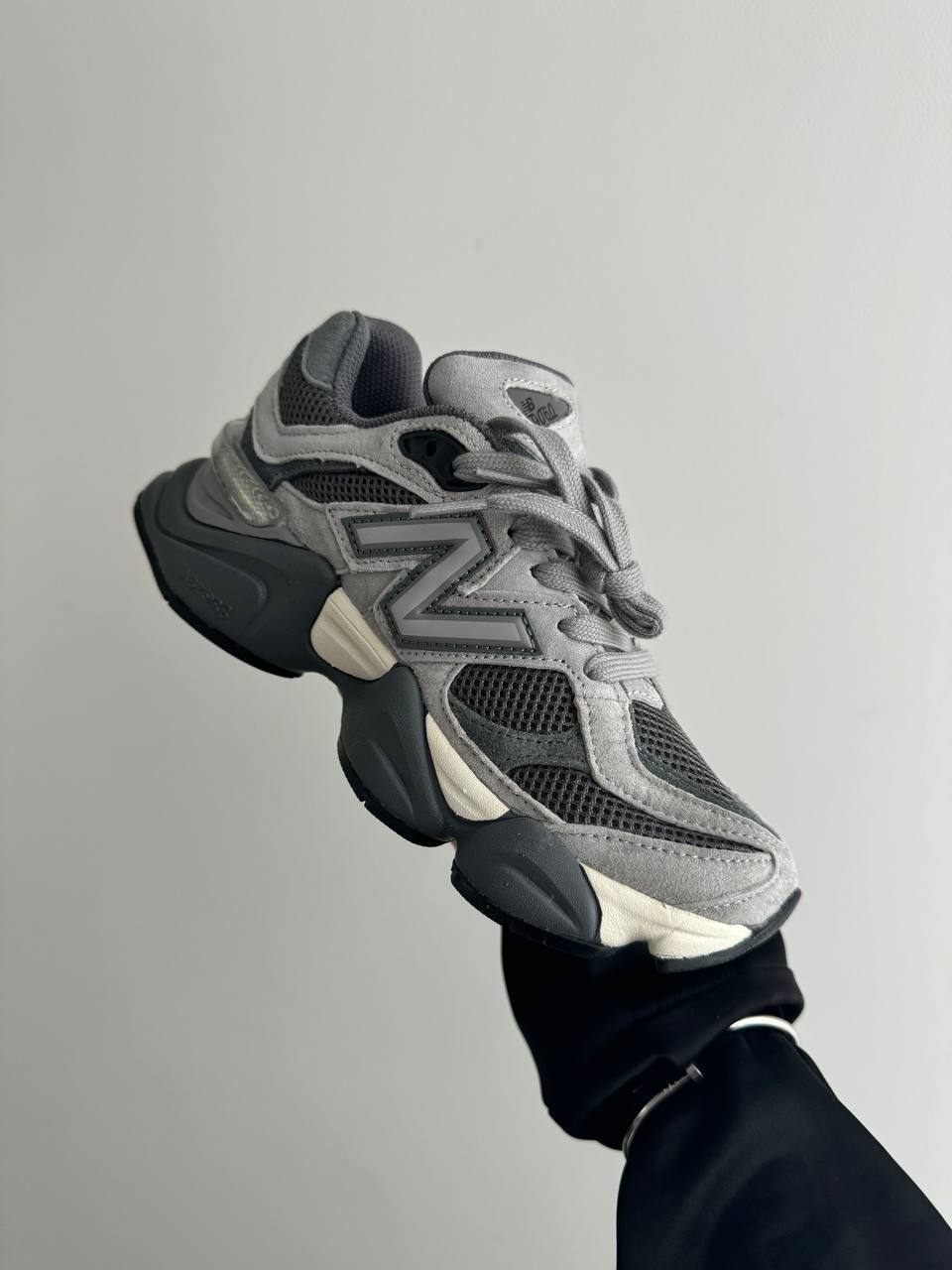 NEW BALANCE 9060 « INSIDE VOICES GREY » premium